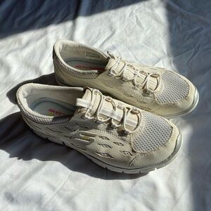 SKETCHERS SNEAKERS!